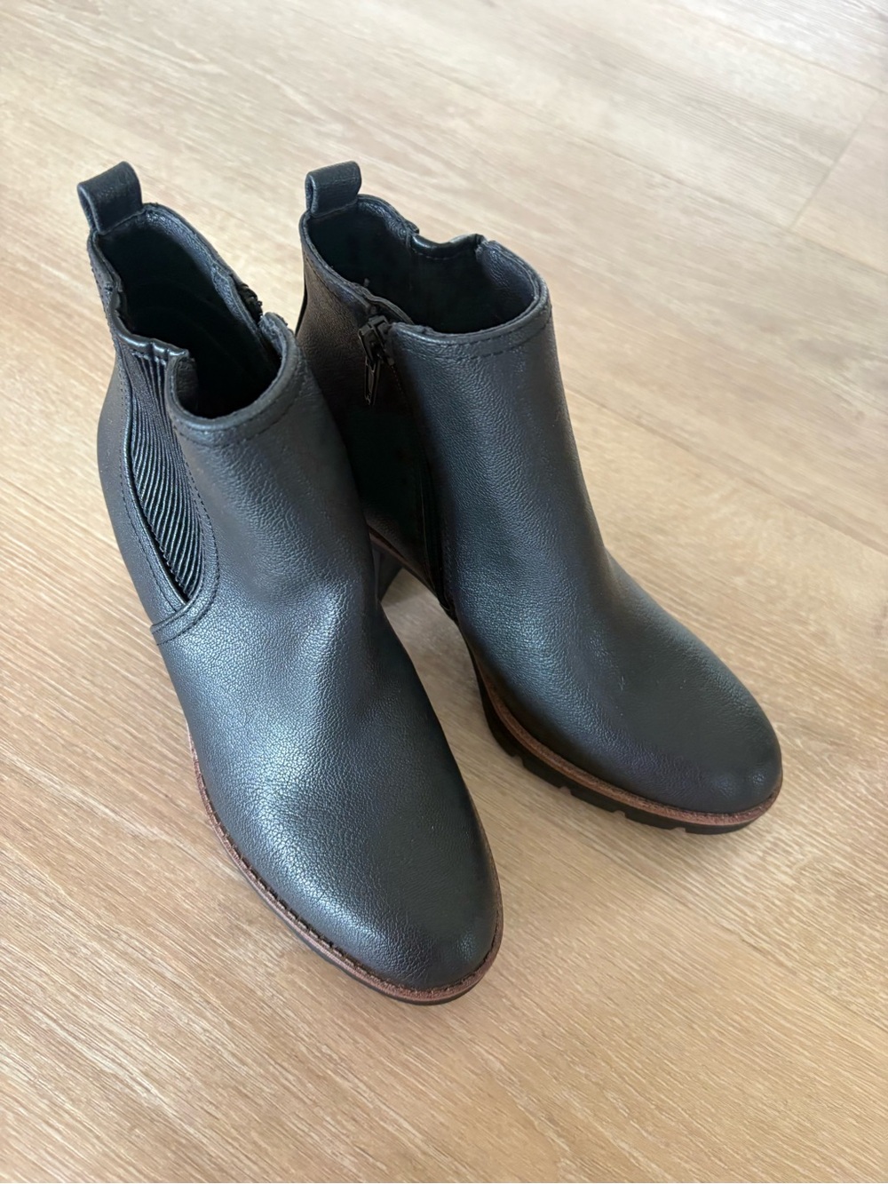 Naturalizer Black Leather Ankle Booties with Side Elastic